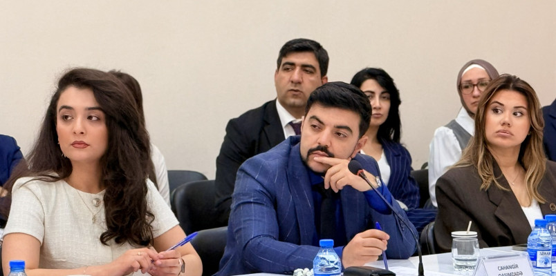 Hakim və vəkillərin etik davranışı mövzusunda məlumat sessiyası keçirilib