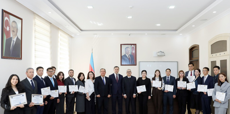 Qazaxıstan Respublikası Ali Məhkəmə Şurası yanında Ədliyyə Akademiyasında təlim keçən hakimliyə namizədlər Azərbaycanda təlim səfərində olublar