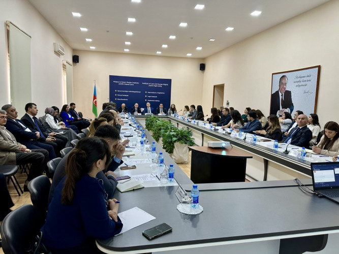 Hakim və vəkillərin etik davranışı mövzusunda məlumat sessiyası keçirilib