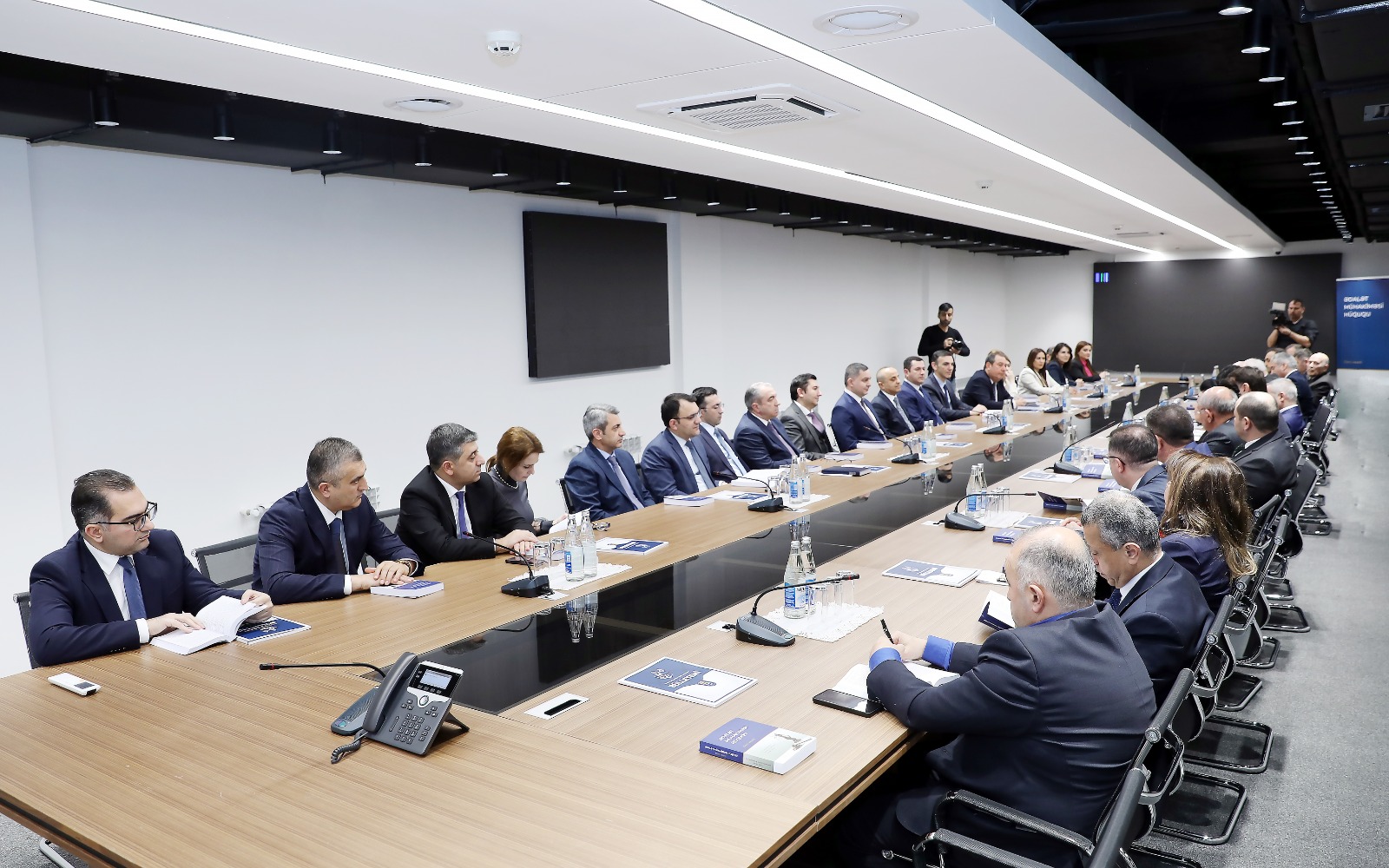 “Ədalət mühakiməsi hüququ” adlı dərs vəsaitinin təqdimat mərasimi keçirilib