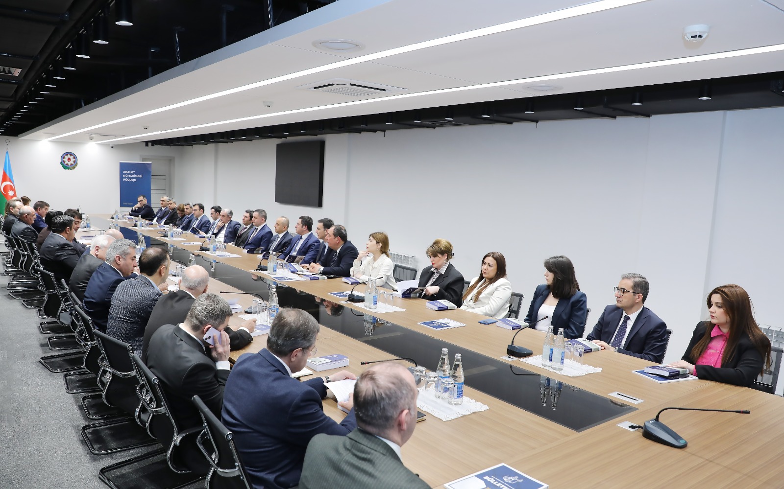 “Ədalət mühakiməsi hüququ” adlı dərs vəsaitinin təqdimat mərasimi keçirilib