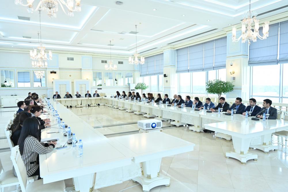 Milli Məclisdə vəzifəyə yeni təyin olunmuş hakimlərlə görüş keçirilib