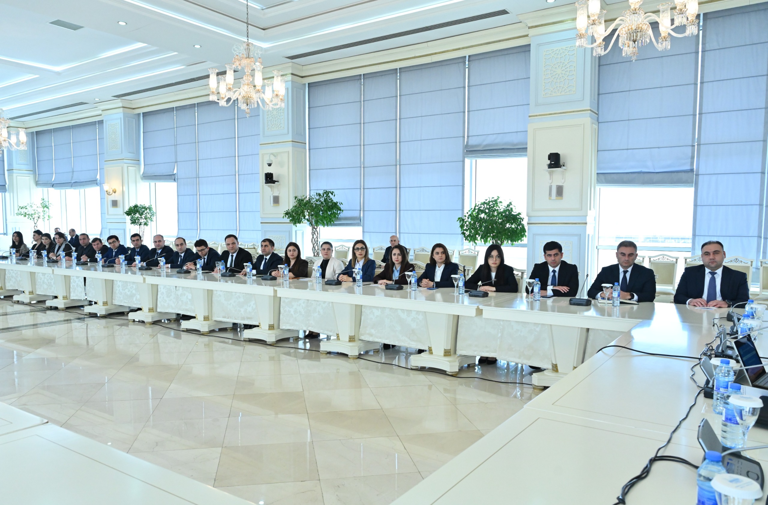 Milli Məclisdə vəzifəyə yeni təyin olunmuş hakimlərlə görüş keçirilib