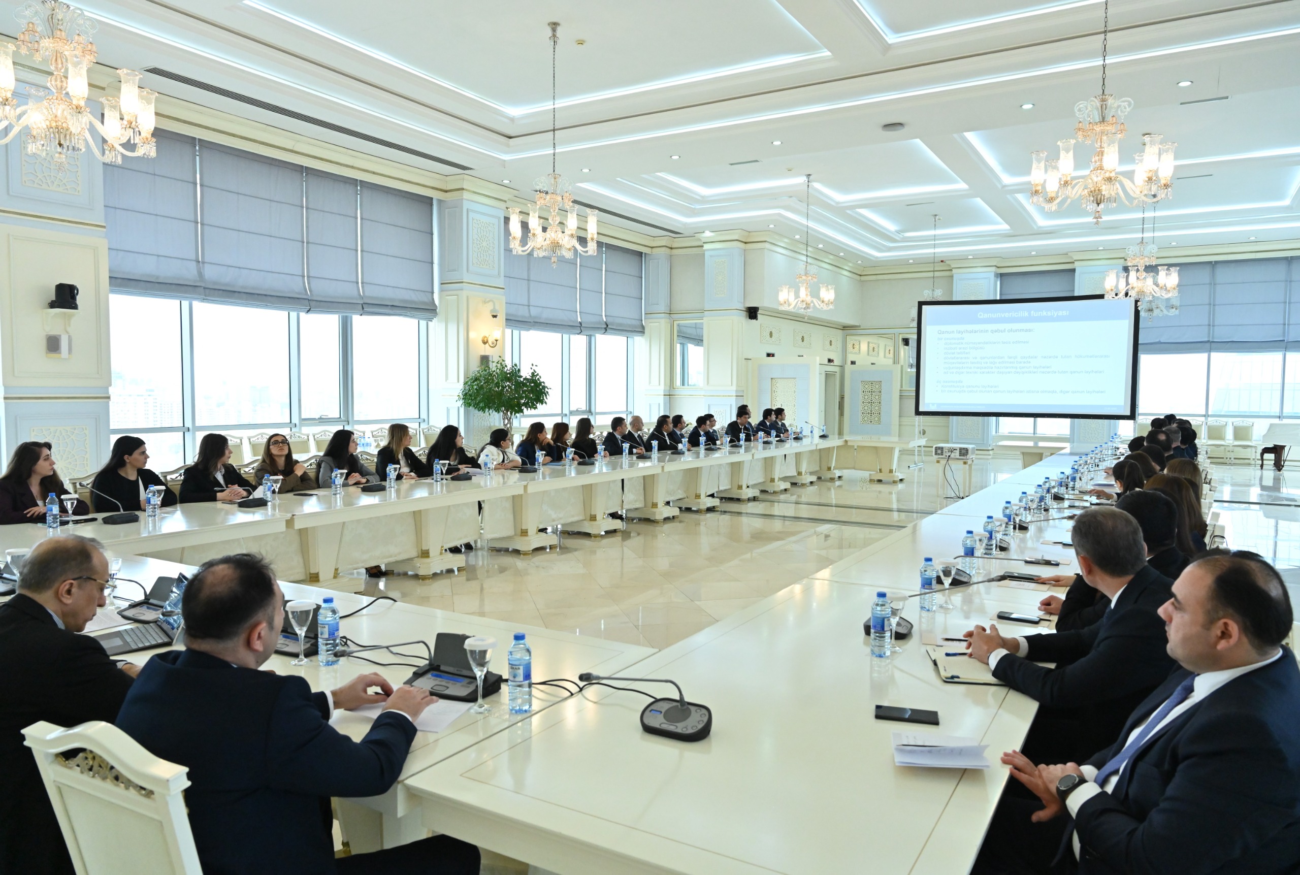 Milli Məclisdə vəzifəyə yeni təyin olunmuş hakimlərlə görüş keçirilib