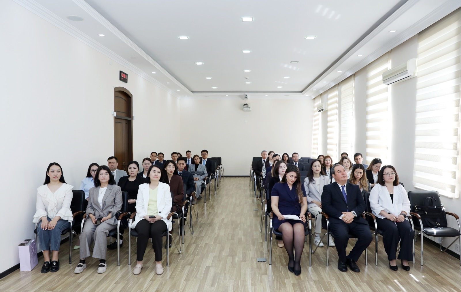 Qazaxıstan Respublikası Ali Məhkəmə Şurası yanında Ədliyyə Akademiyasında təlim keçən hakimliyə namizədlər Azərbaycanda təlim səfərində olublar