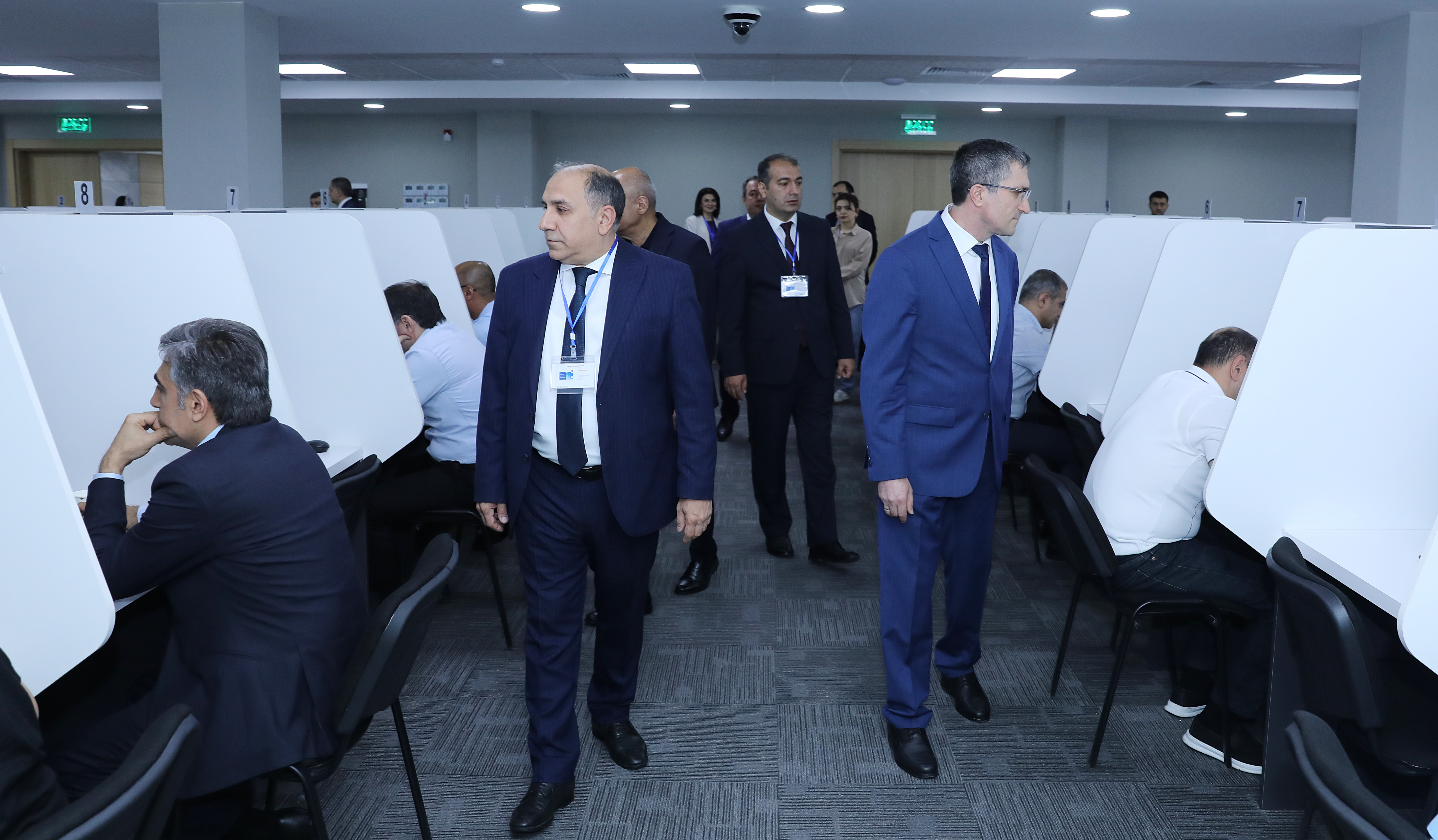 Hakimliyə namizədlərlə test imtahanı keçirilib